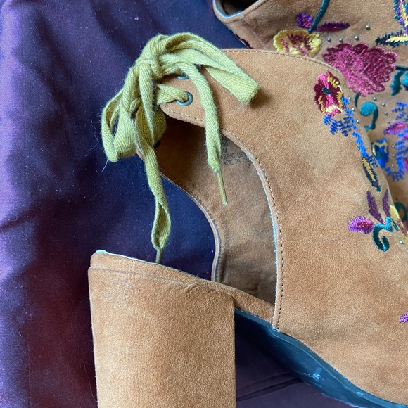 Tan Suede Booties Embroidered Florals Open Toe - Picture 13 of 16